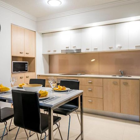 Chancellor Lakeside Apartments Gold Coast Luaran gambar