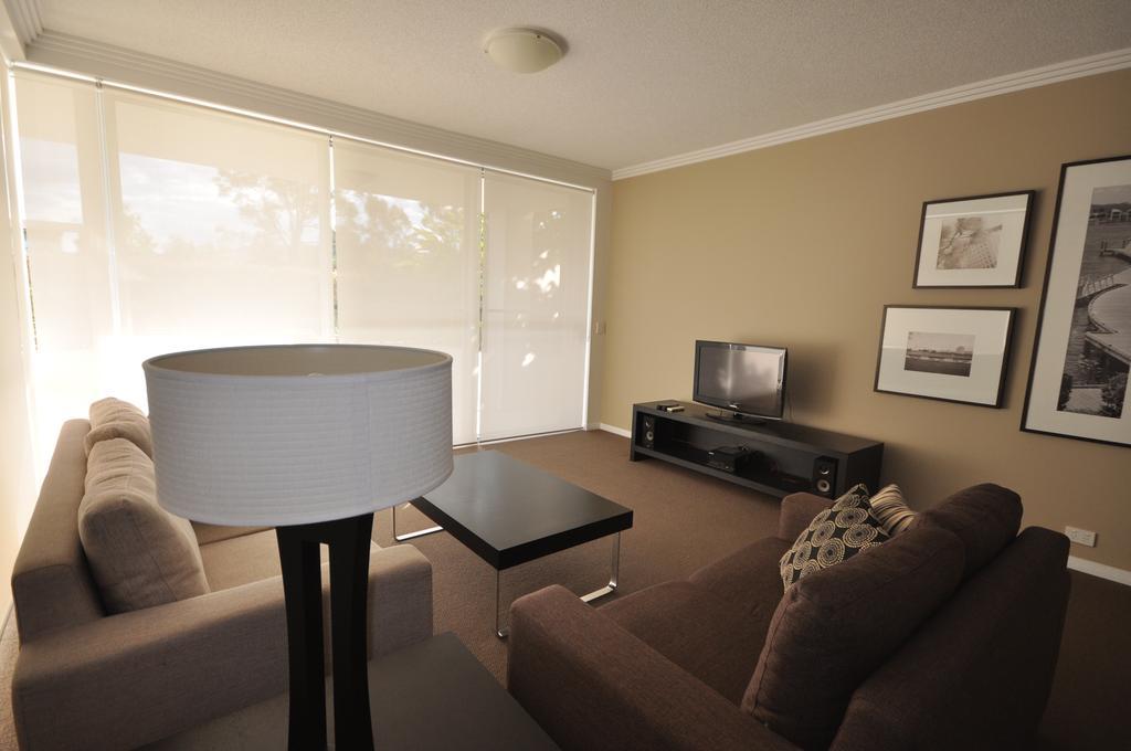 Chancellor Lakeside Apartments Gold Coast Luaran gambar