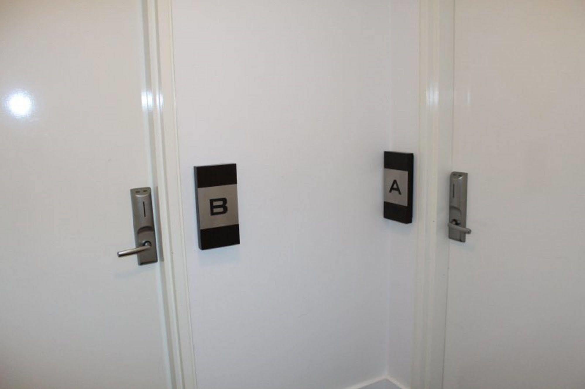 Chancellor Lakeside Apartments Gold Coast Luaran gambar